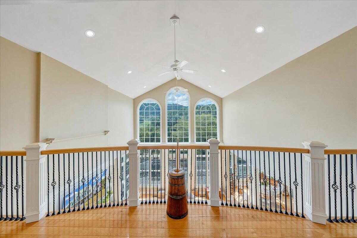 544 Pico RD