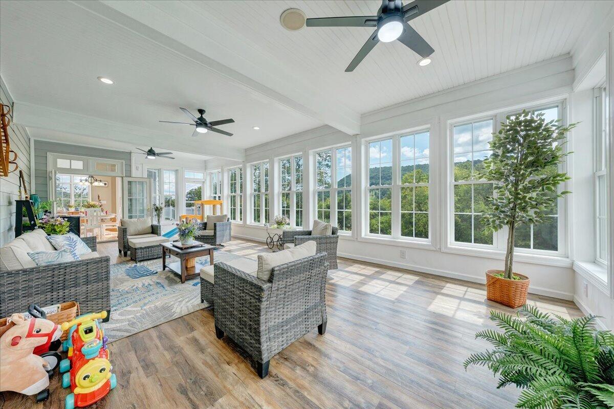 544 Pico RD