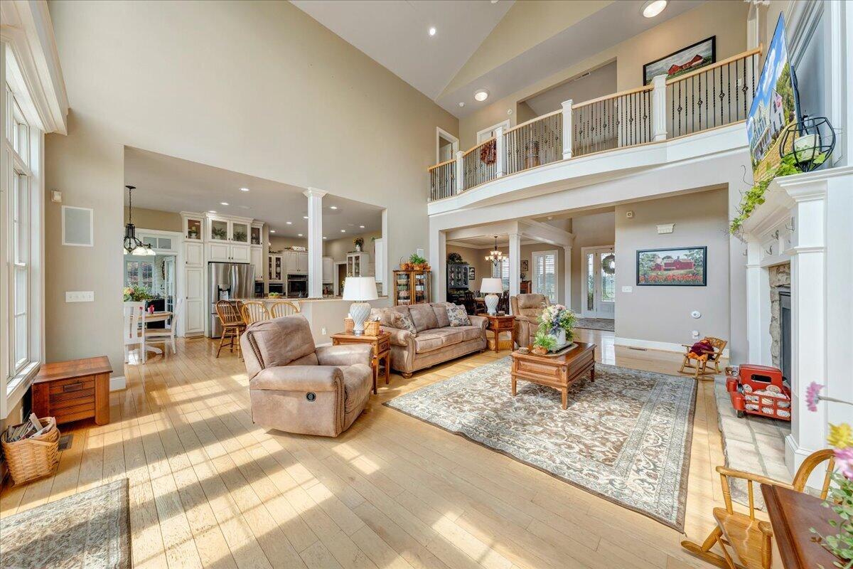 544 Pico RD