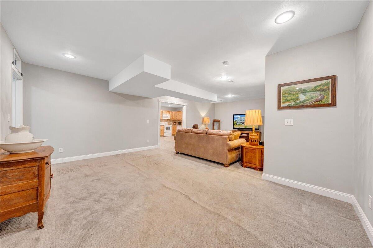 544 Pico RD