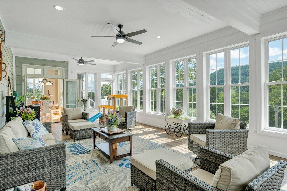 544 Pico RD