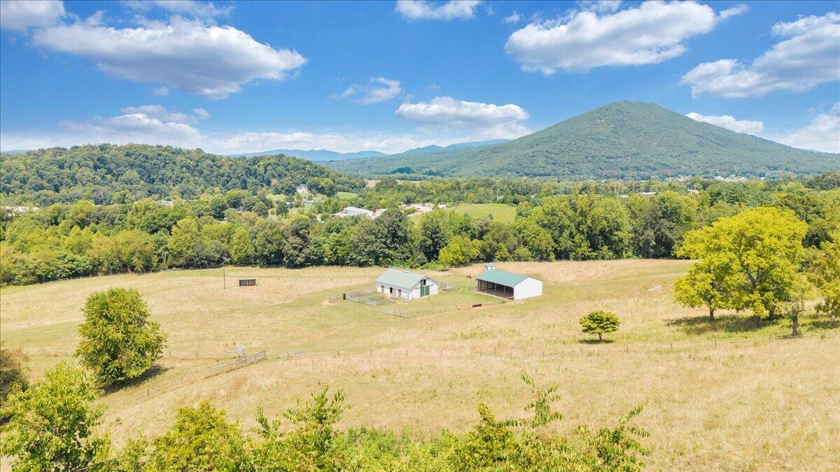 544 Pico RD