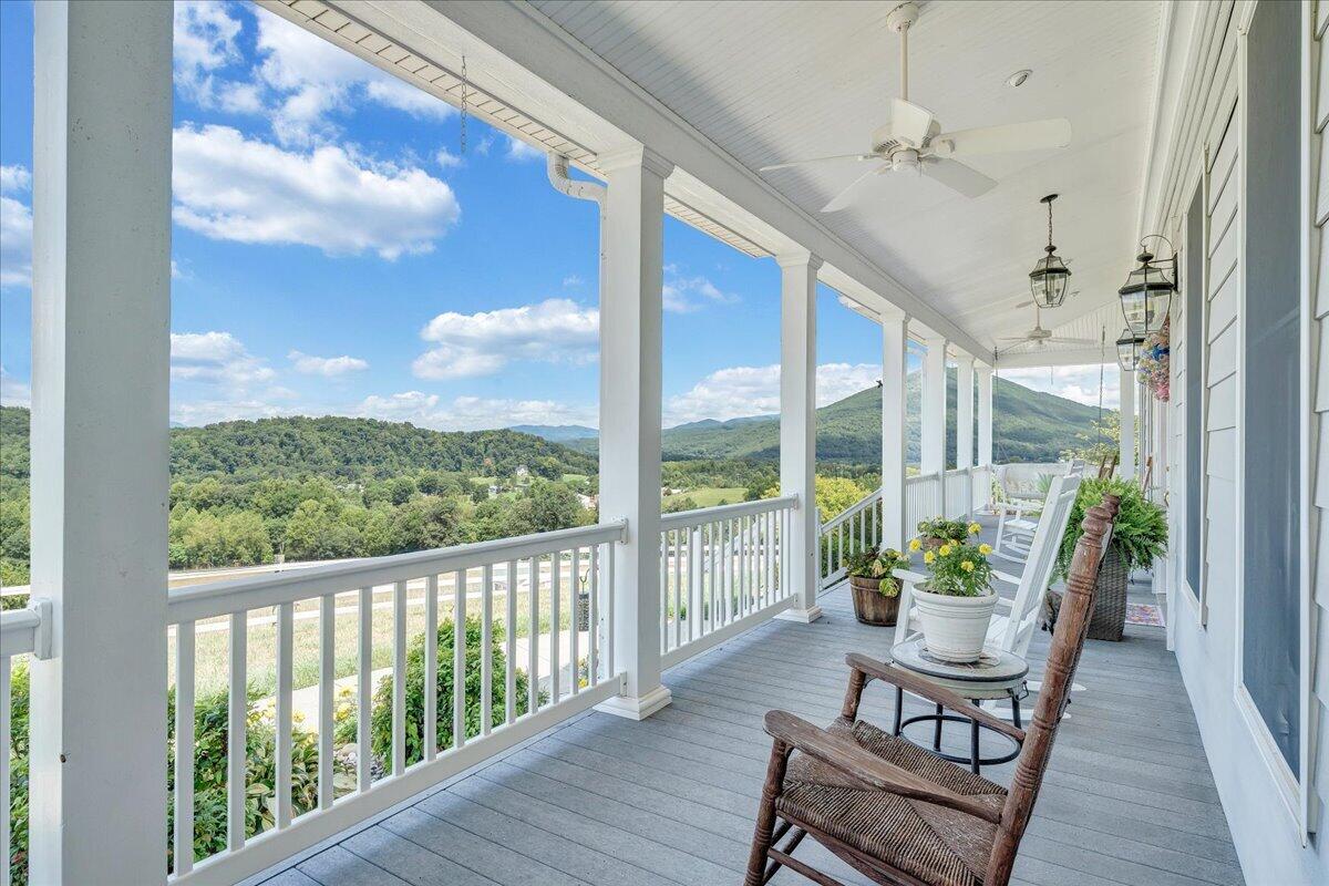 544 Pico RD