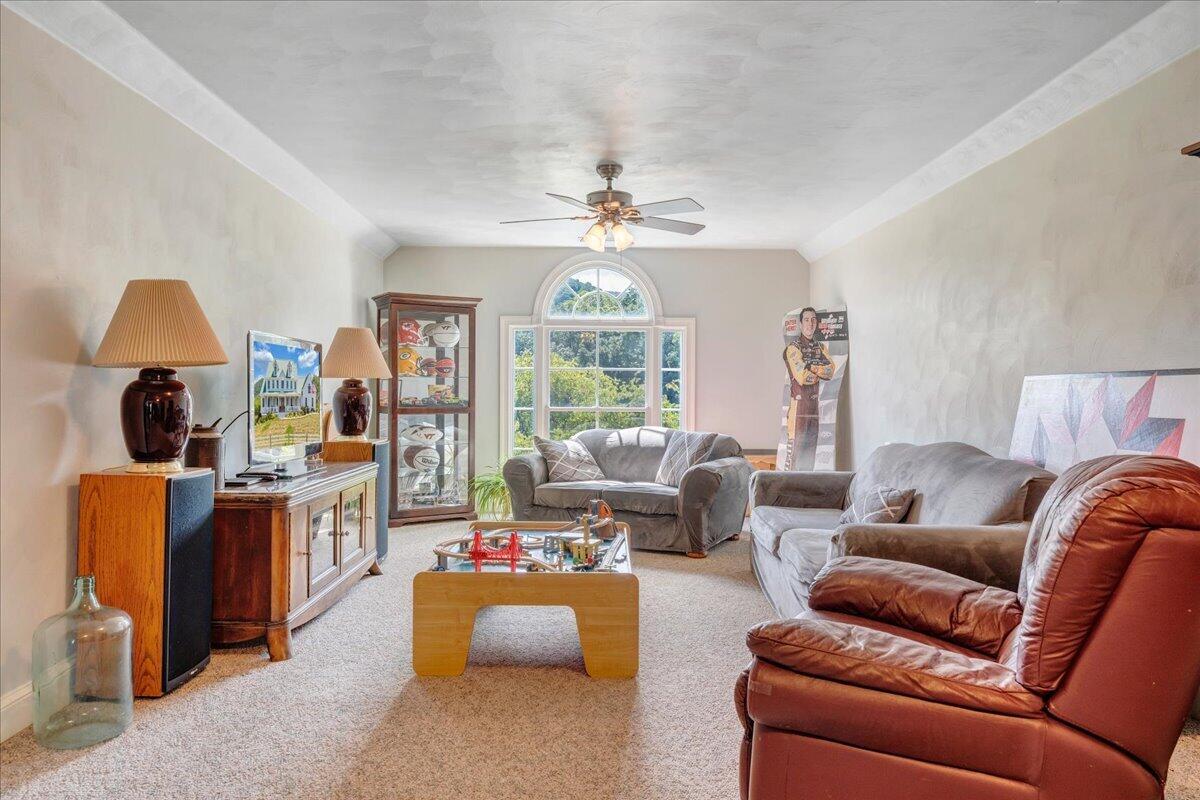 544 Pico RD
