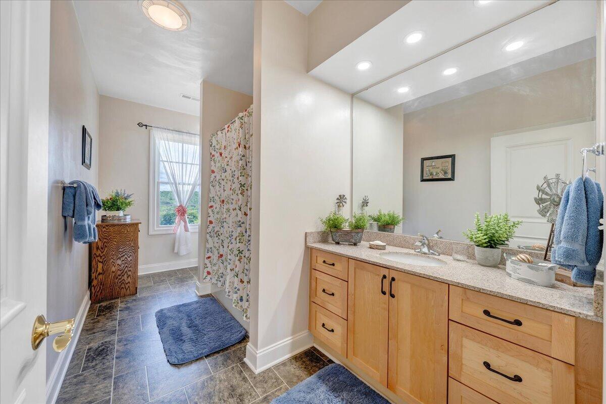 544 Pico RD