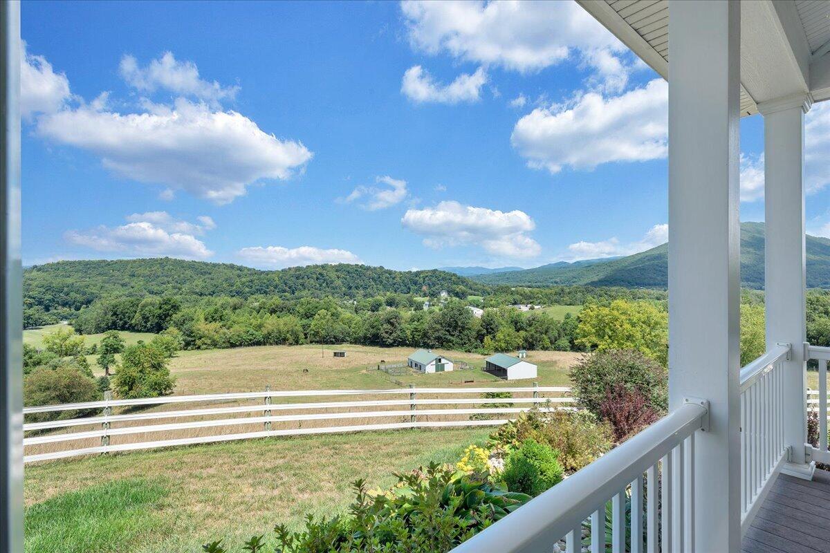 544 Pico RD