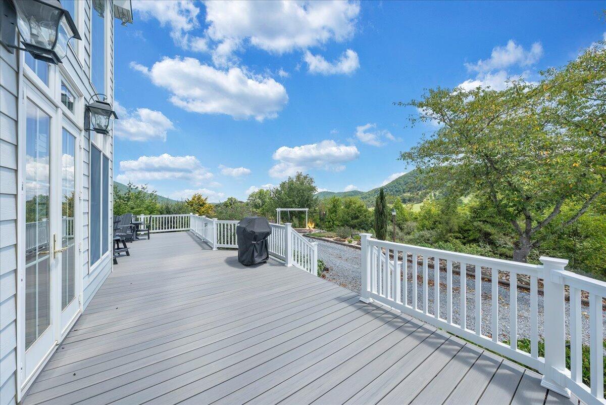 544 Pico RD