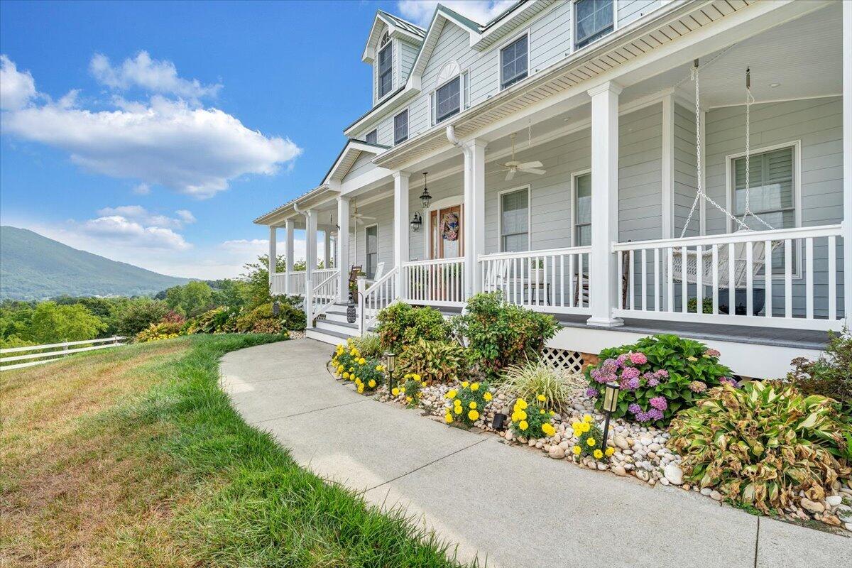 544 Pico RD