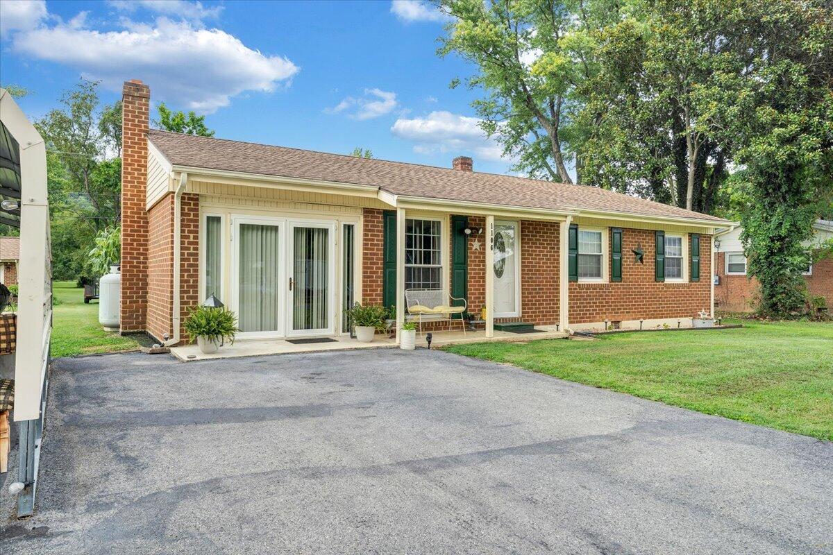 1106 Kanawha ST
