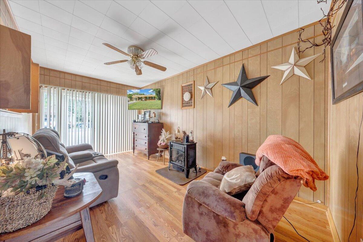 1106 Kanawha ST