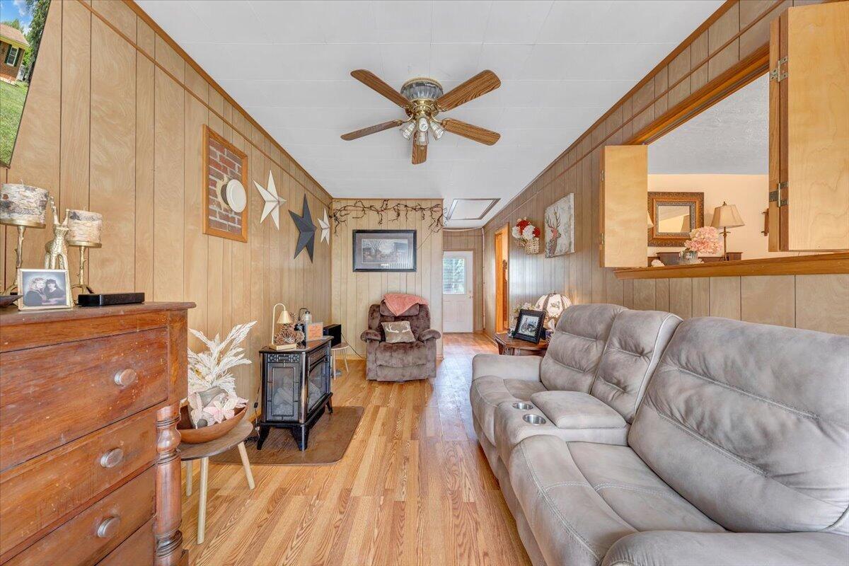 1106 Kanawha ST
