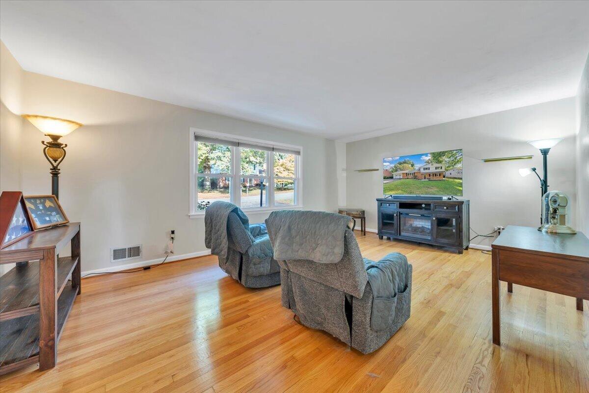 3308 Kenwick TRL