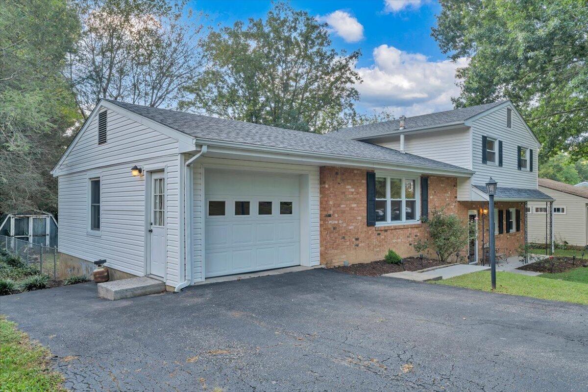 3308 Kenwick TRL