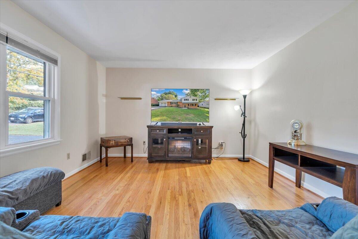 3308 Kenwick TRL