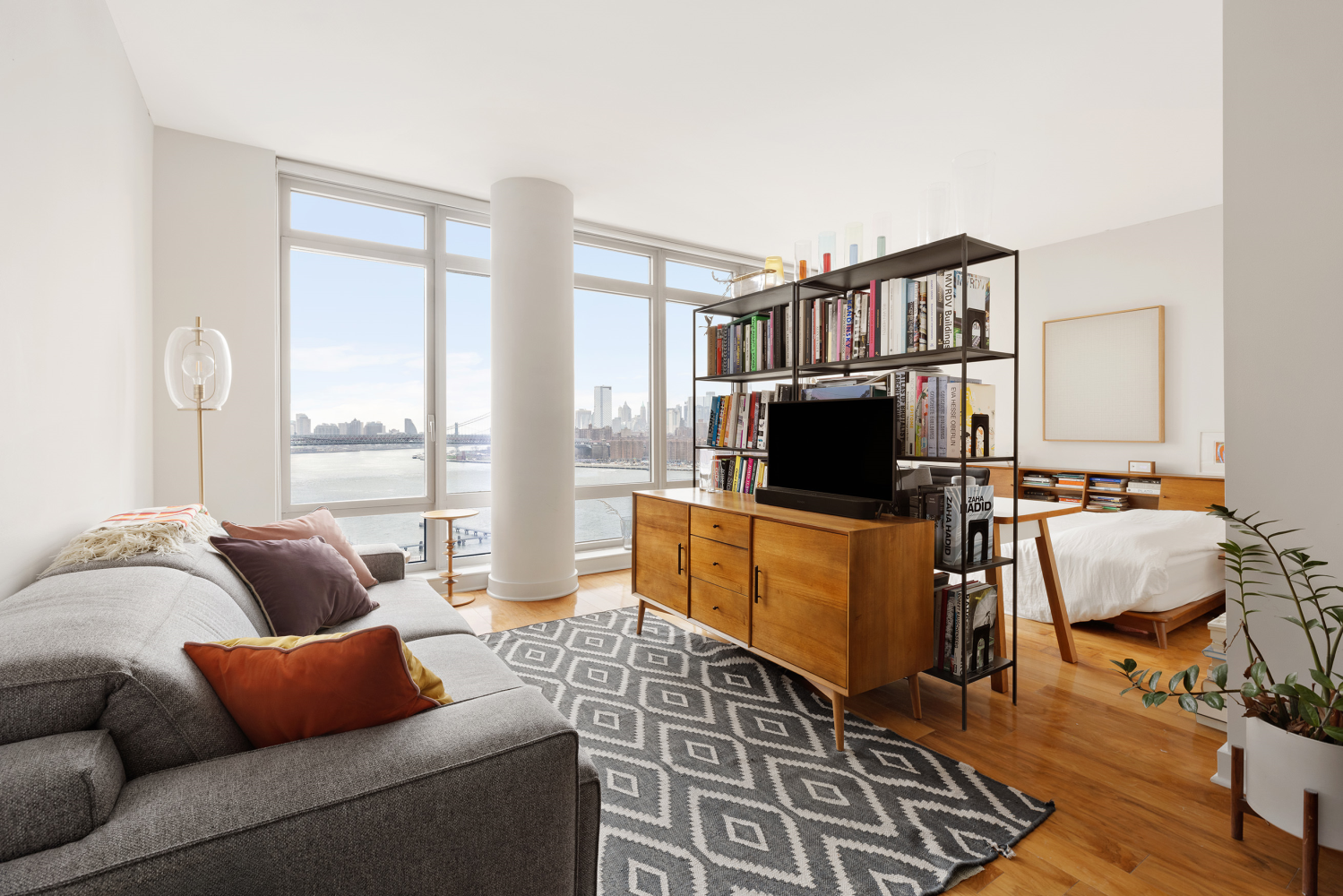 2 NORTHSIDE PIERS 19D