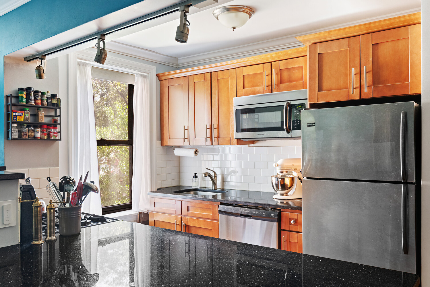 245 BENNETT Avenue 3B