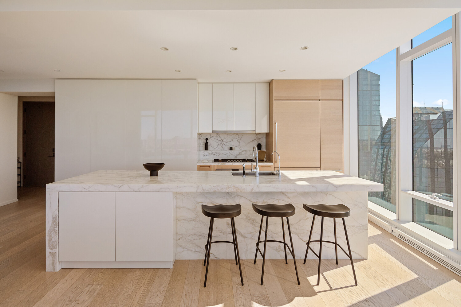 30 RIVERSIDE Boulevard 33A