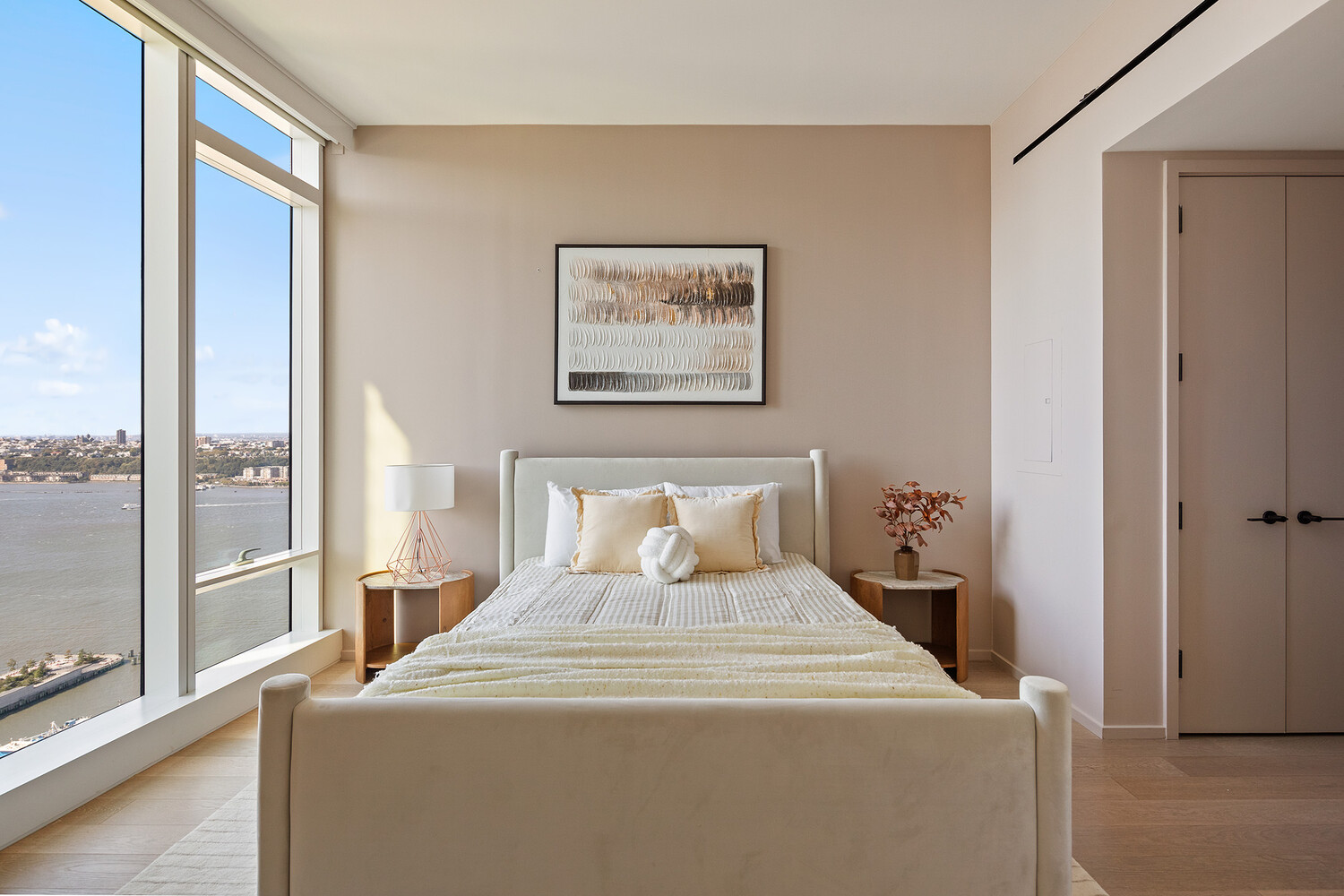 30 RIVERSIDE Boulevard 33A