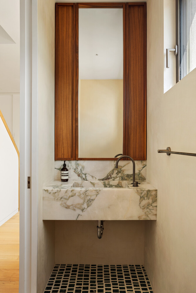 68 COMMERCIAL Street PENTHOUSE