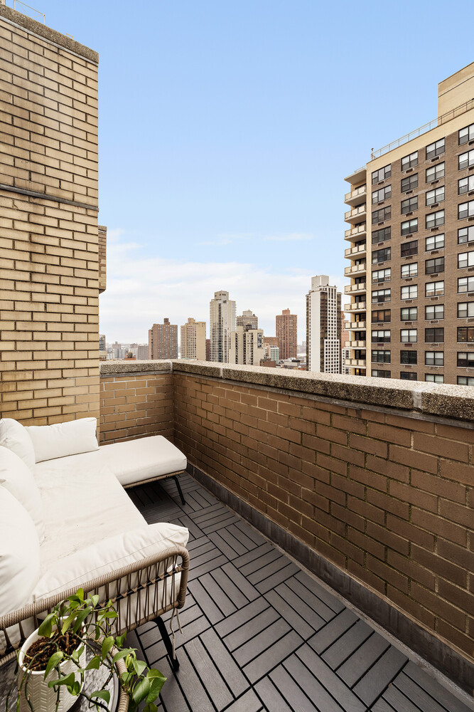 245 E 87TH Street 18F