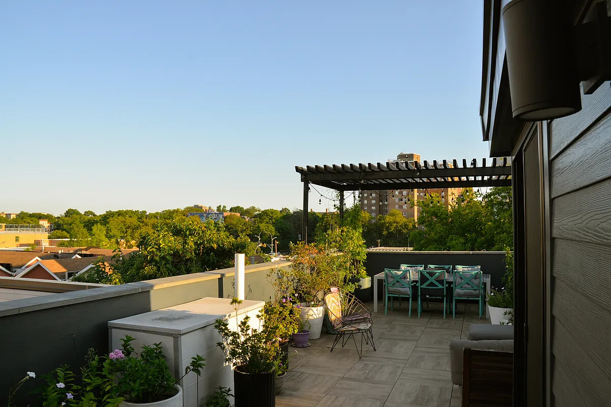 1582A PACIFIC Street