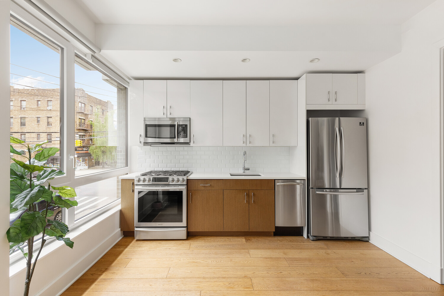 401 RUTLAND Road 2E