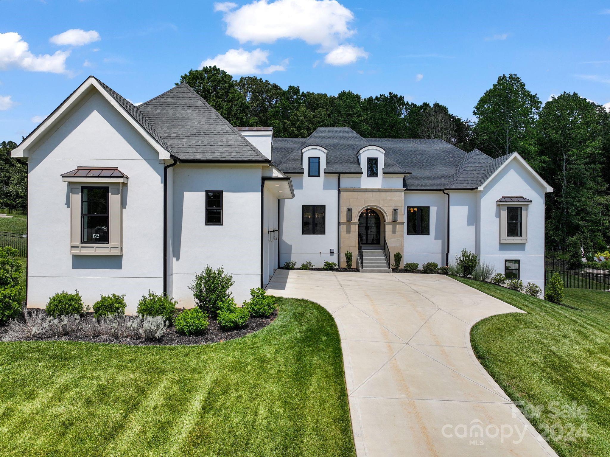 123 Hunts Landing Drive