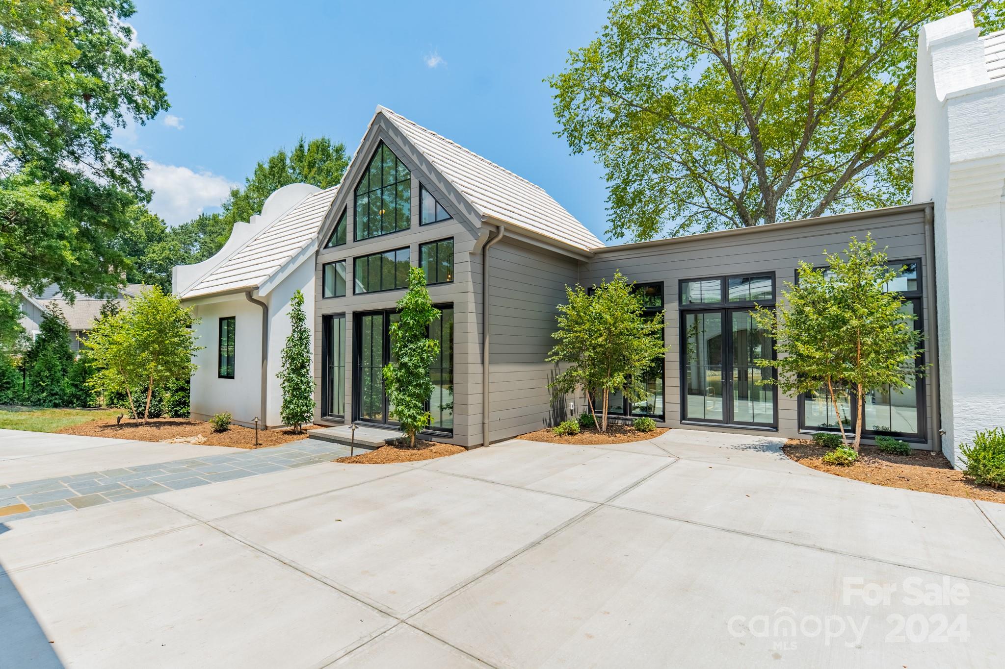 18000 Whispering Oaks Drive