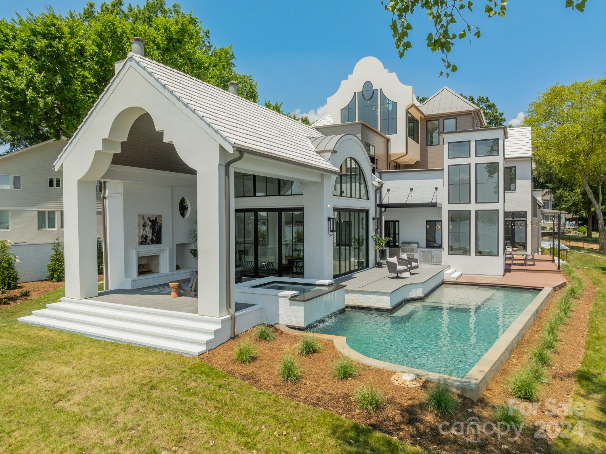 18000 Whispering Oaks Drive
