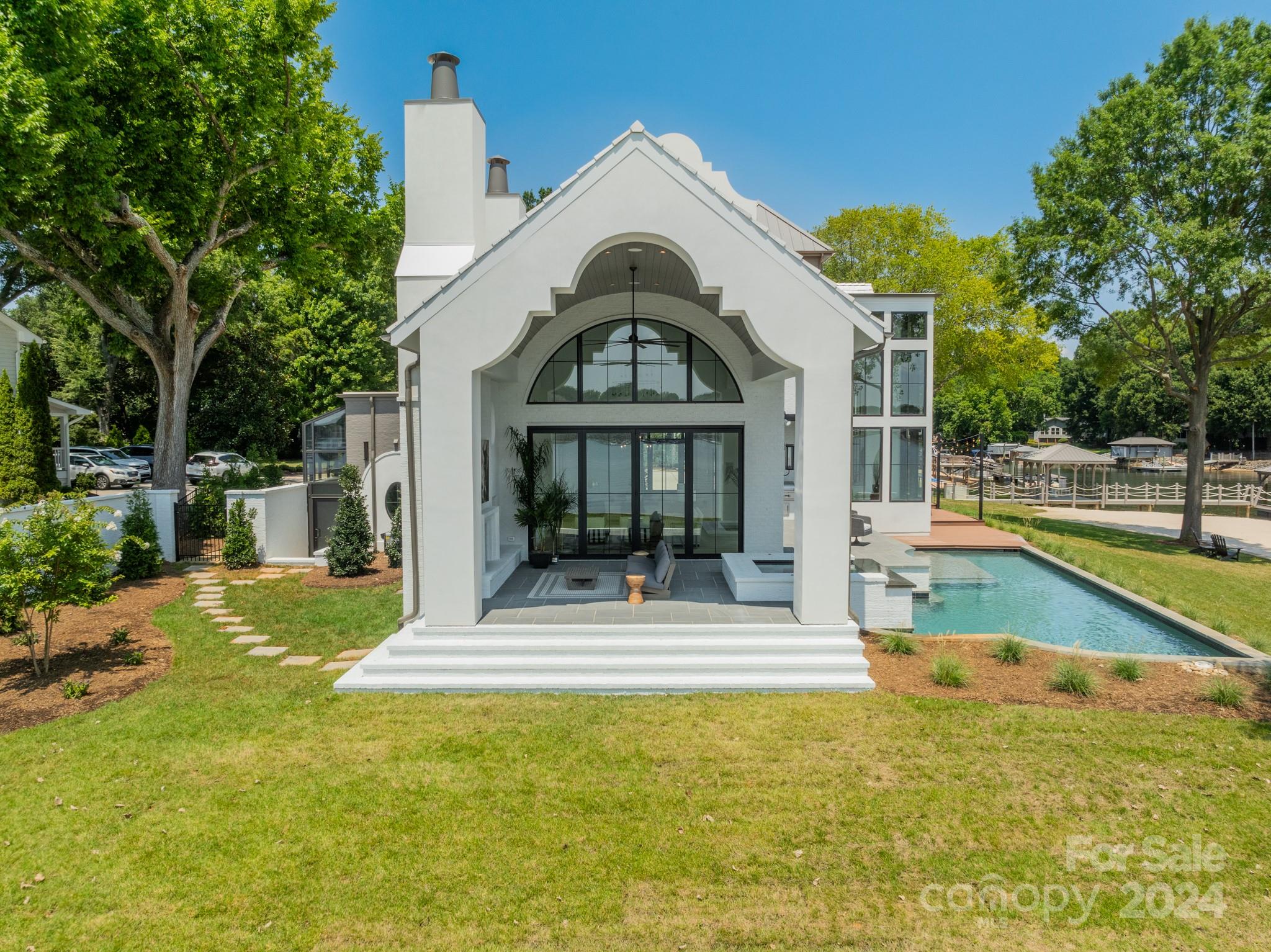 18000 Whispering Oaks Drive