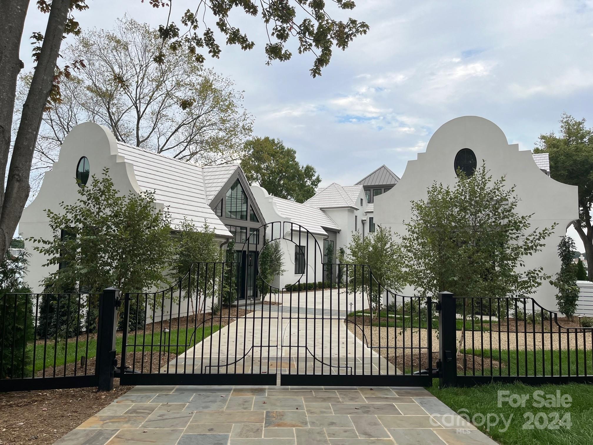 18000 Whispering Oaks Drive
