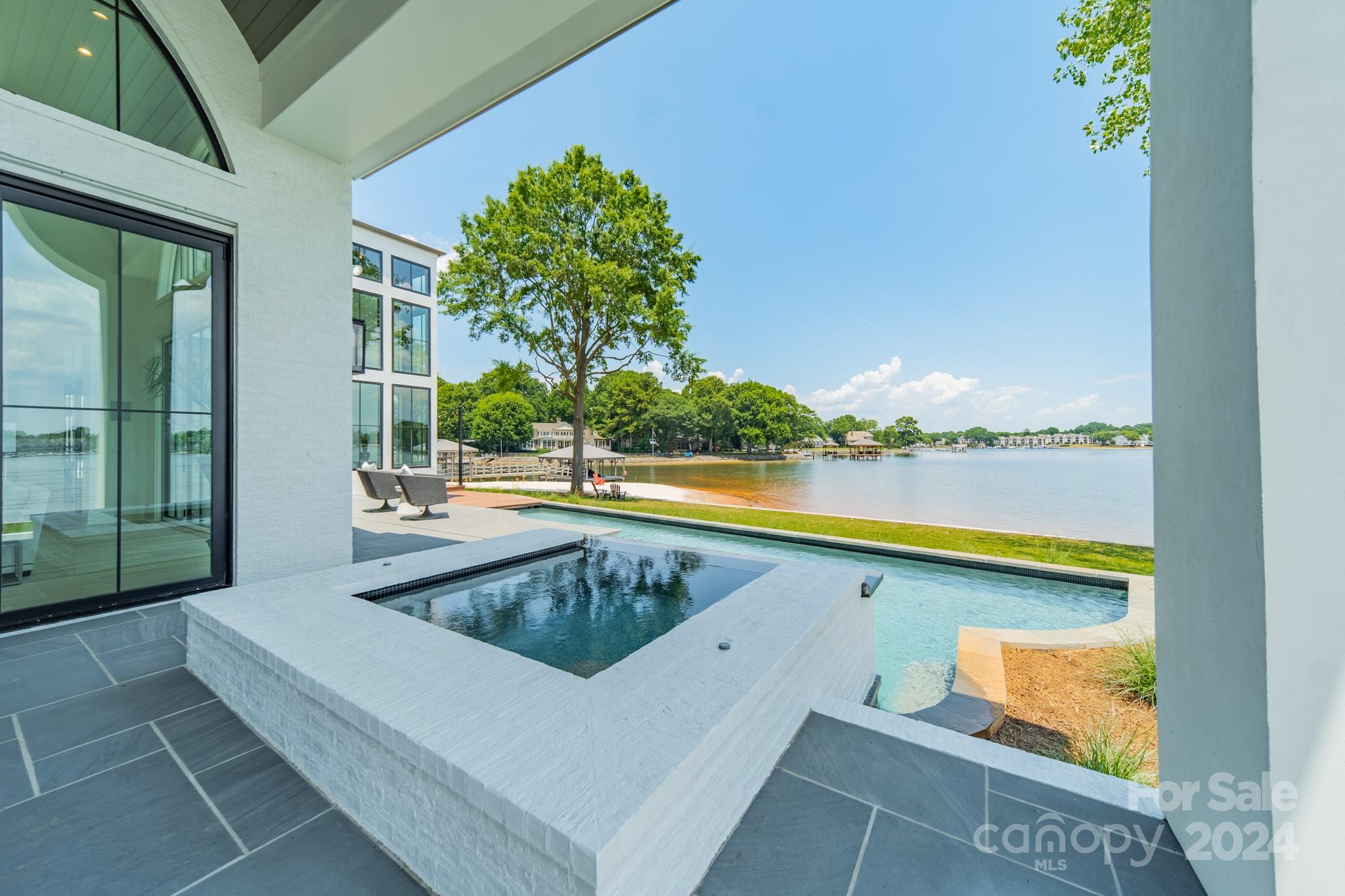 18000 Whispering Oaks Drive
