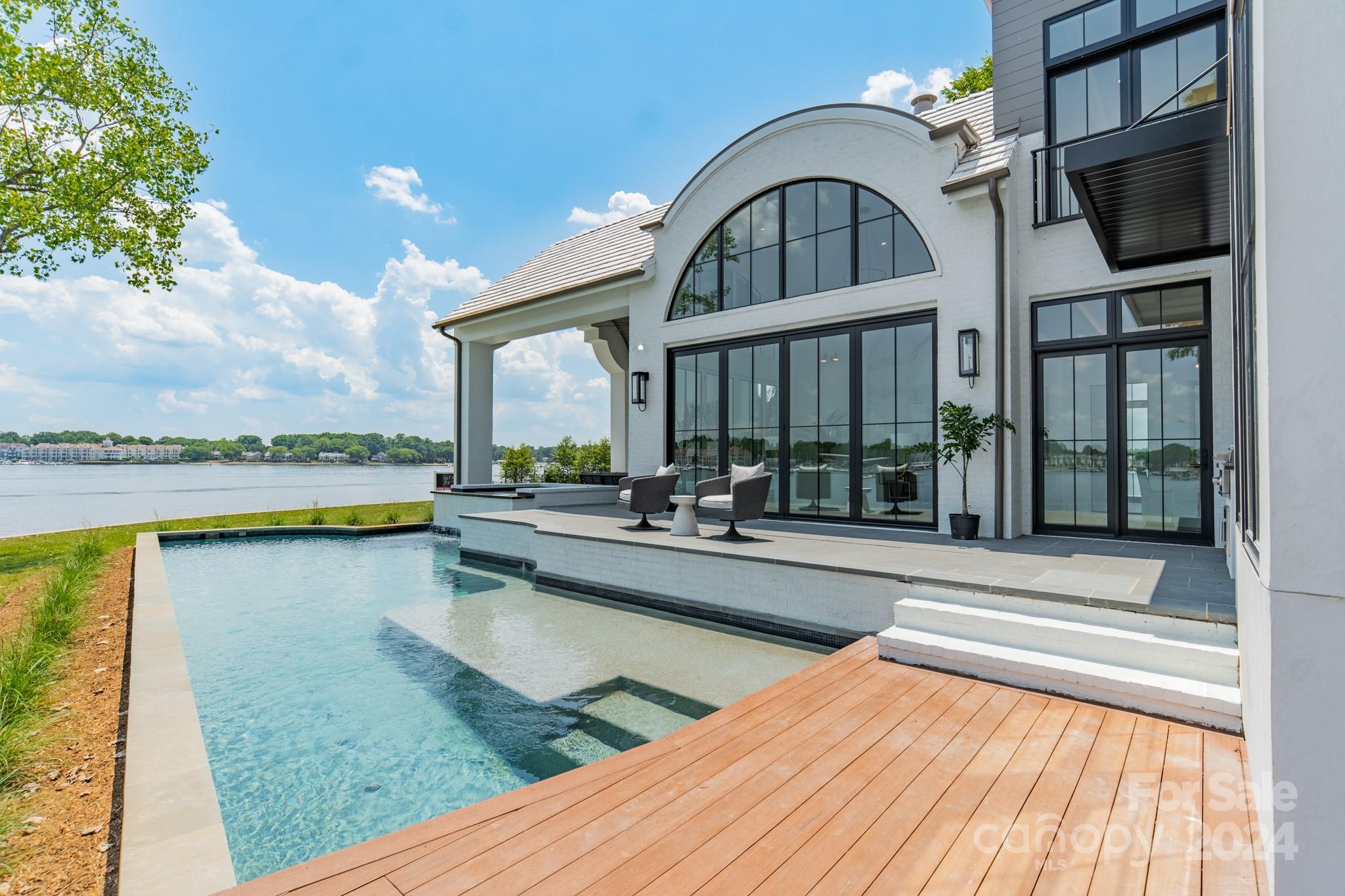 18000 Whispering Oaks Drive