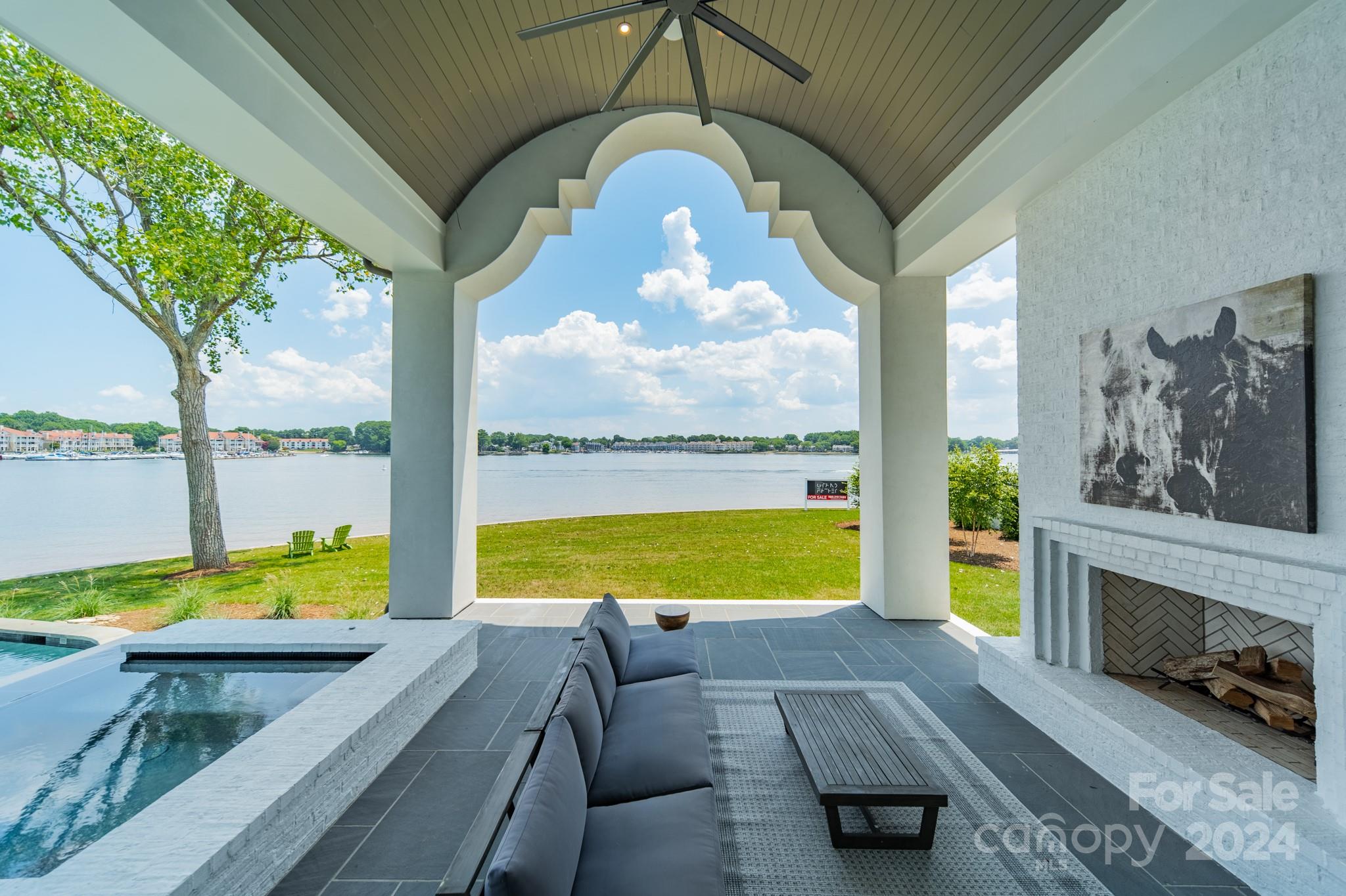 18000 Whispering Oaks Drive