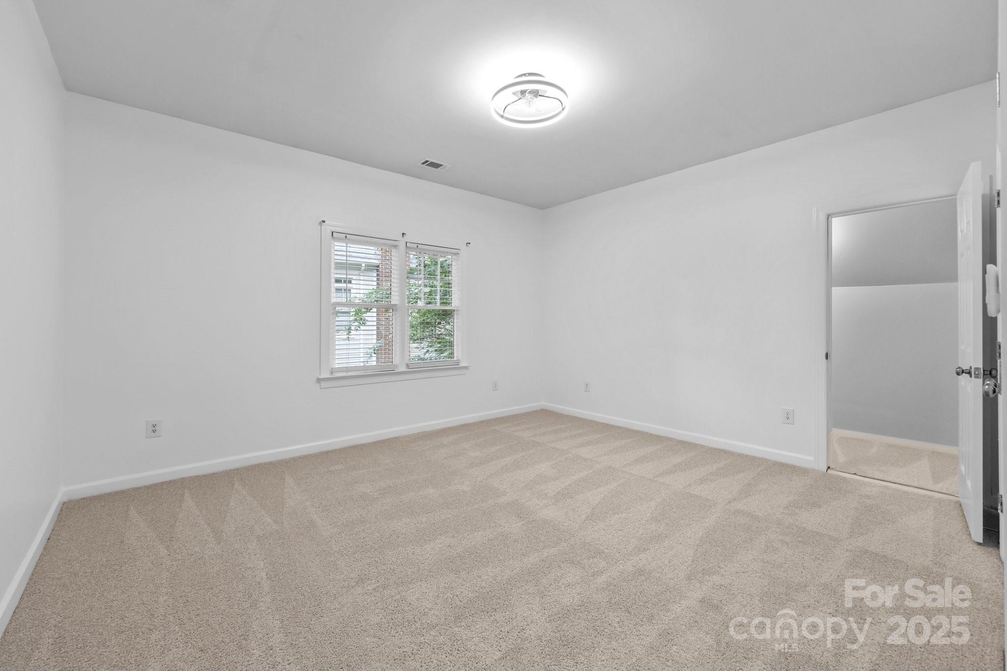 15400 Groveland Street