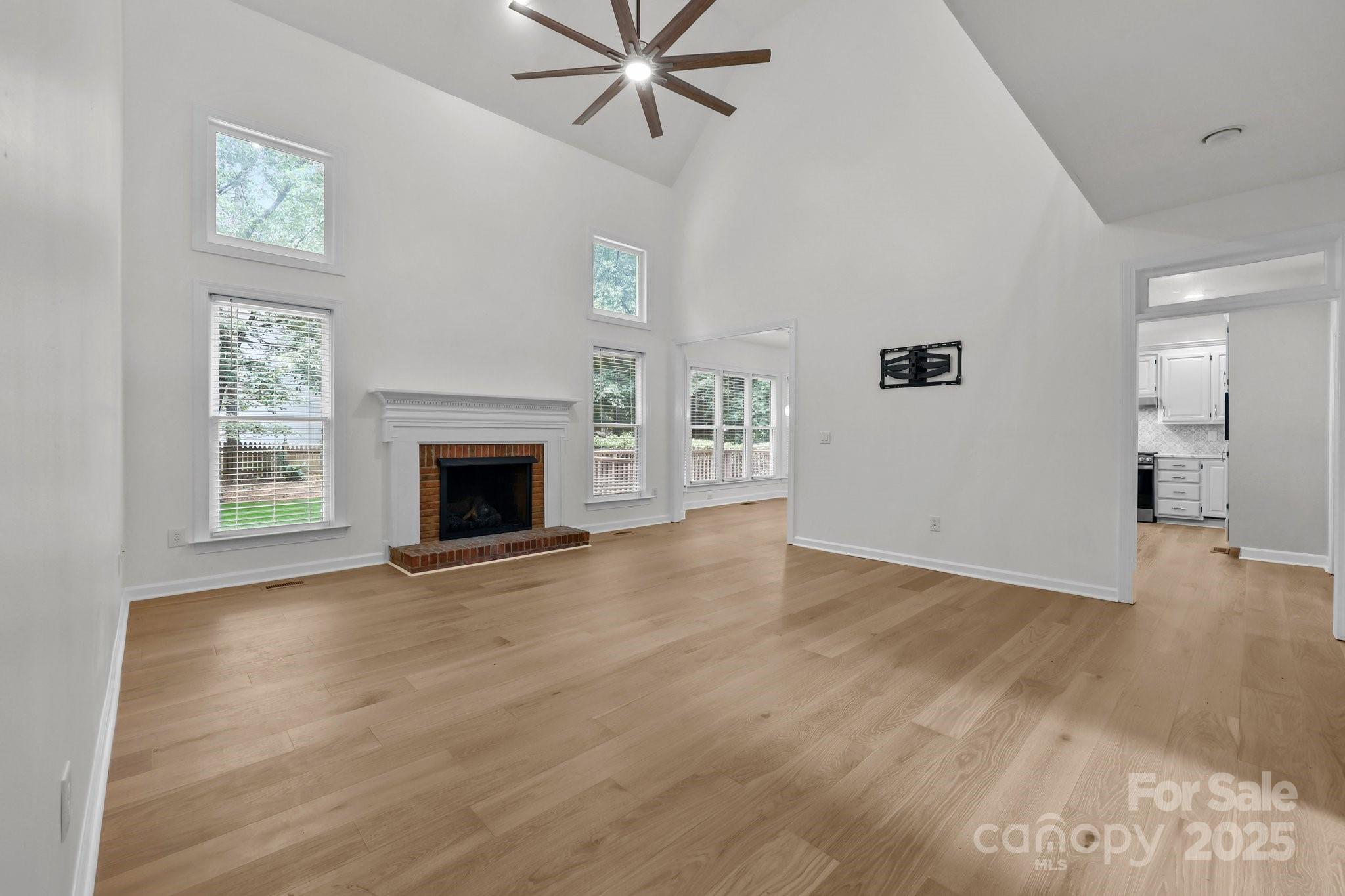 15400 Groveland Street