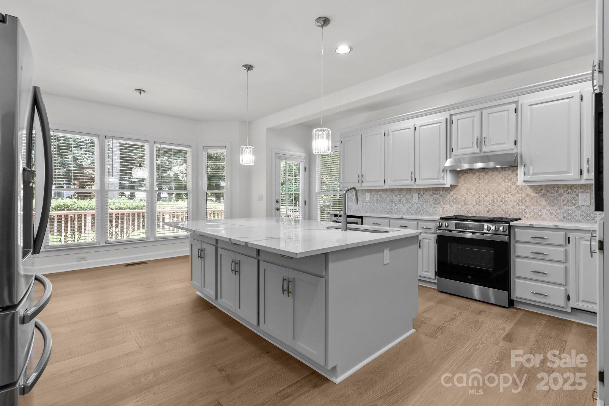 15400 Groveland Street