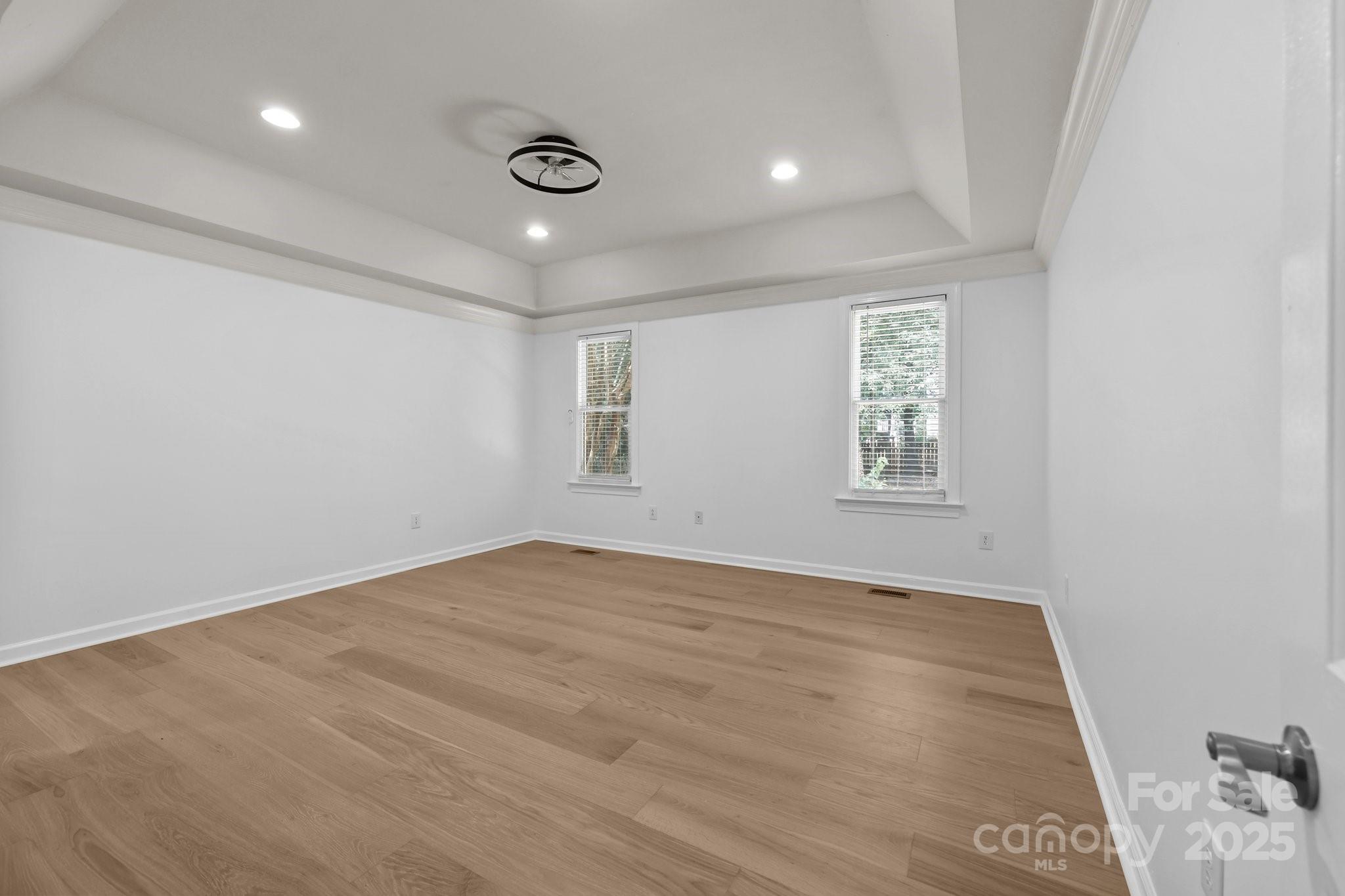 15400 Groveland Street