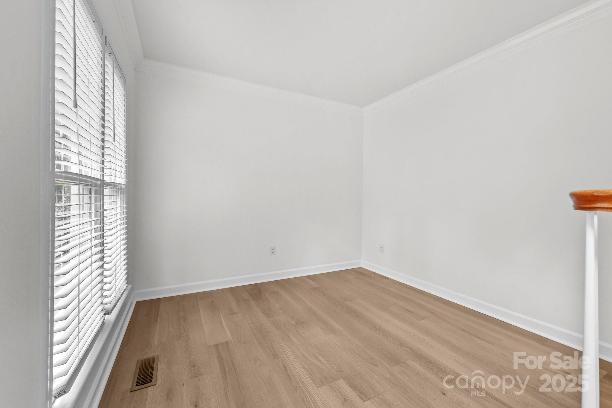 15400 Groveland Street