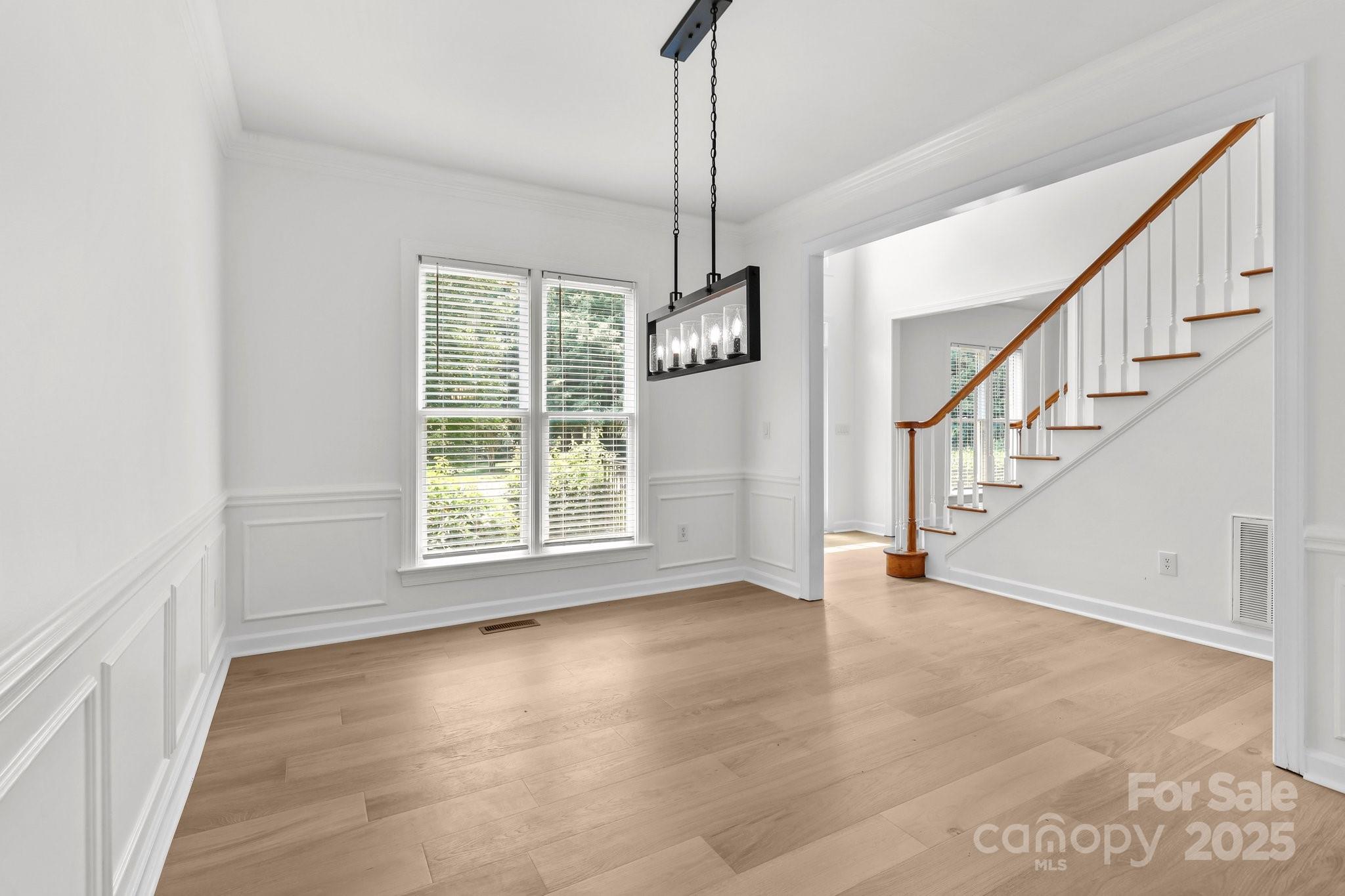 15400 Groveland Street