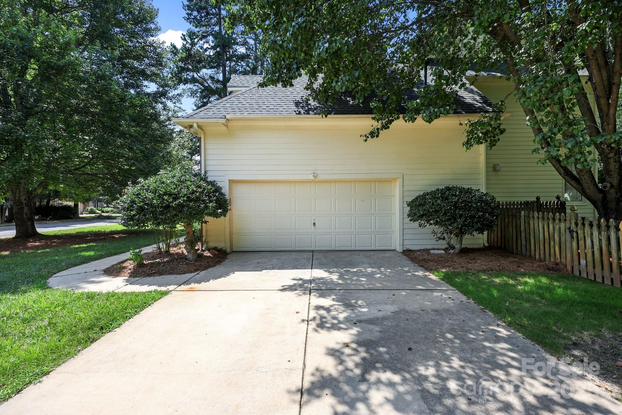 15400 Groveland Street