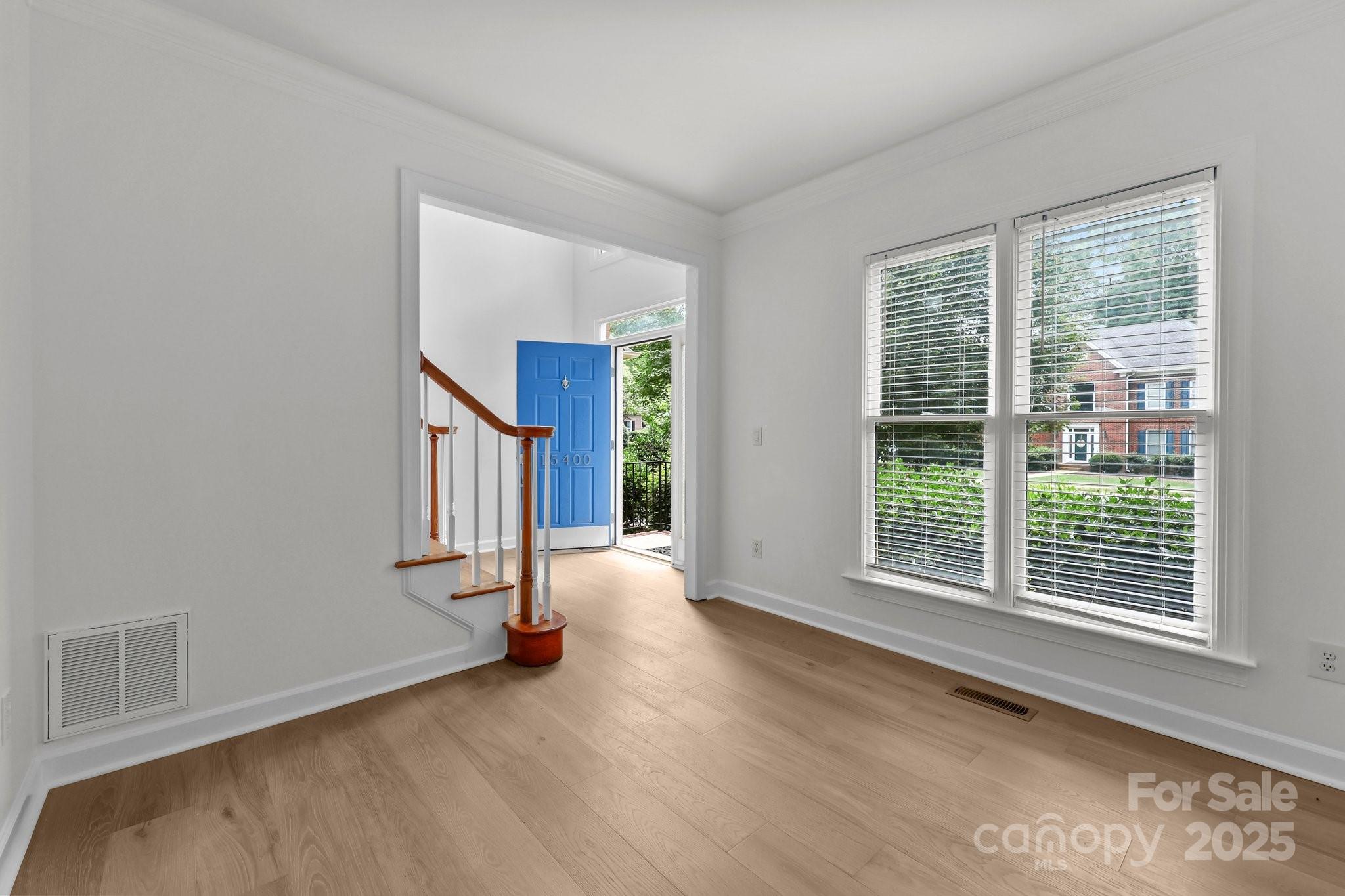 15400 Groveland Street