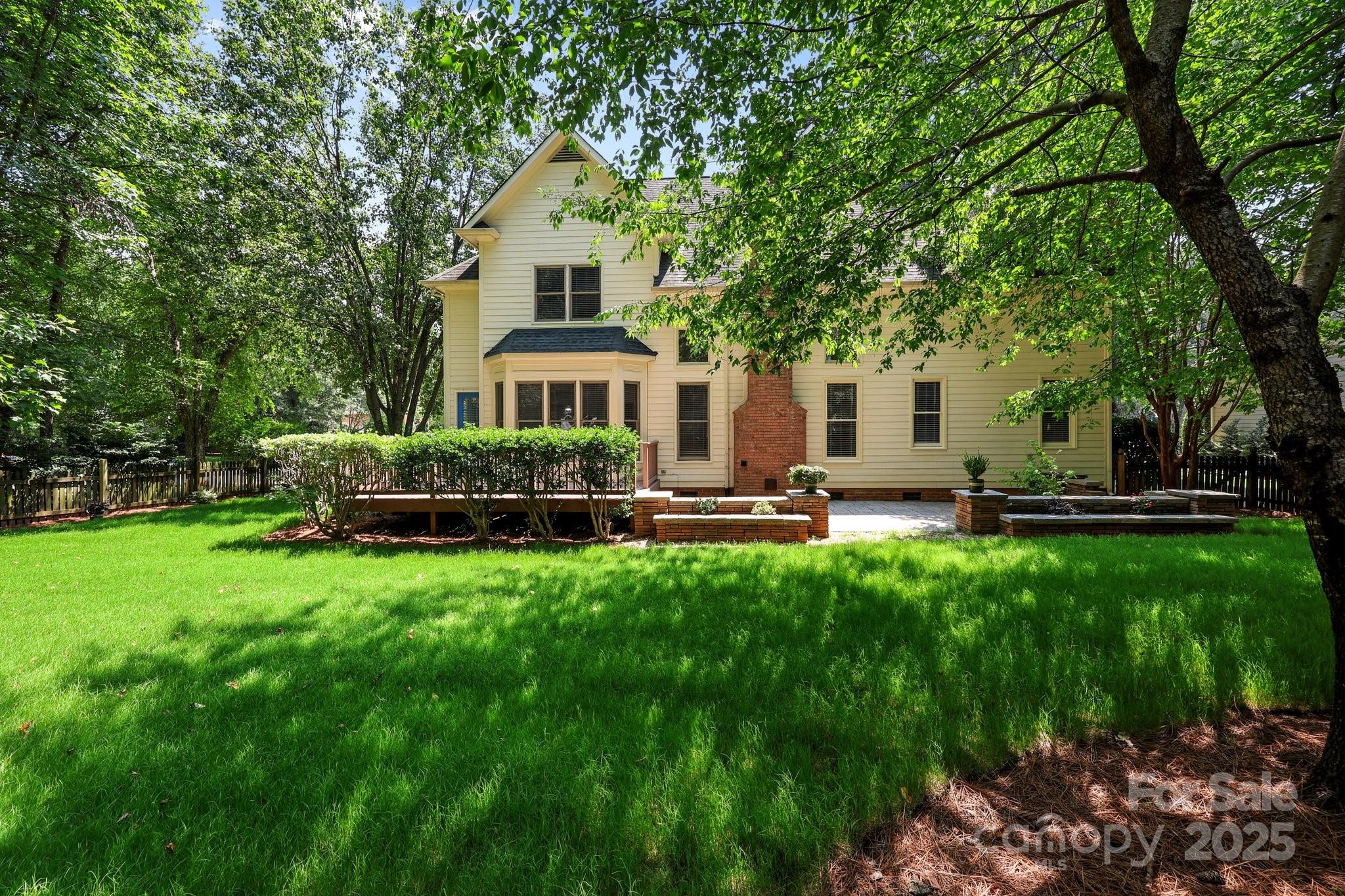 15400 Groveland Street