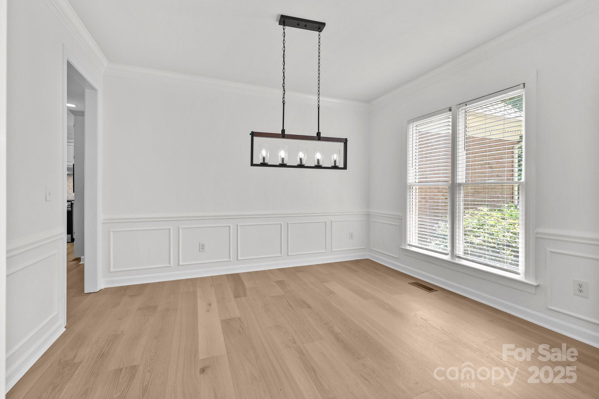 15400 Groveland Street