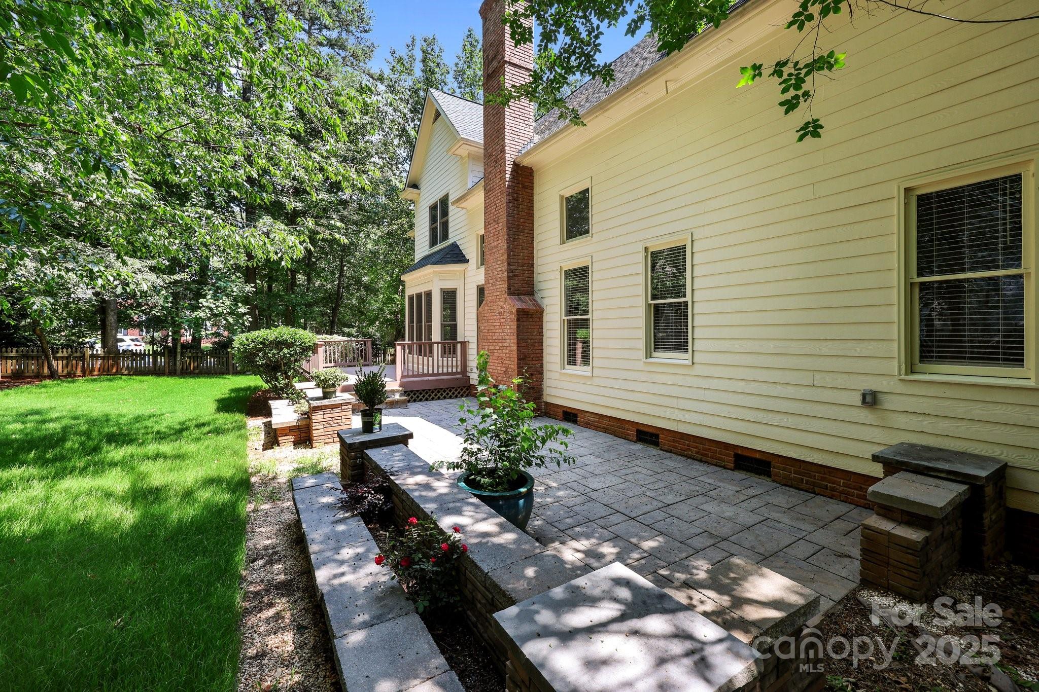 15400 Groveland Street