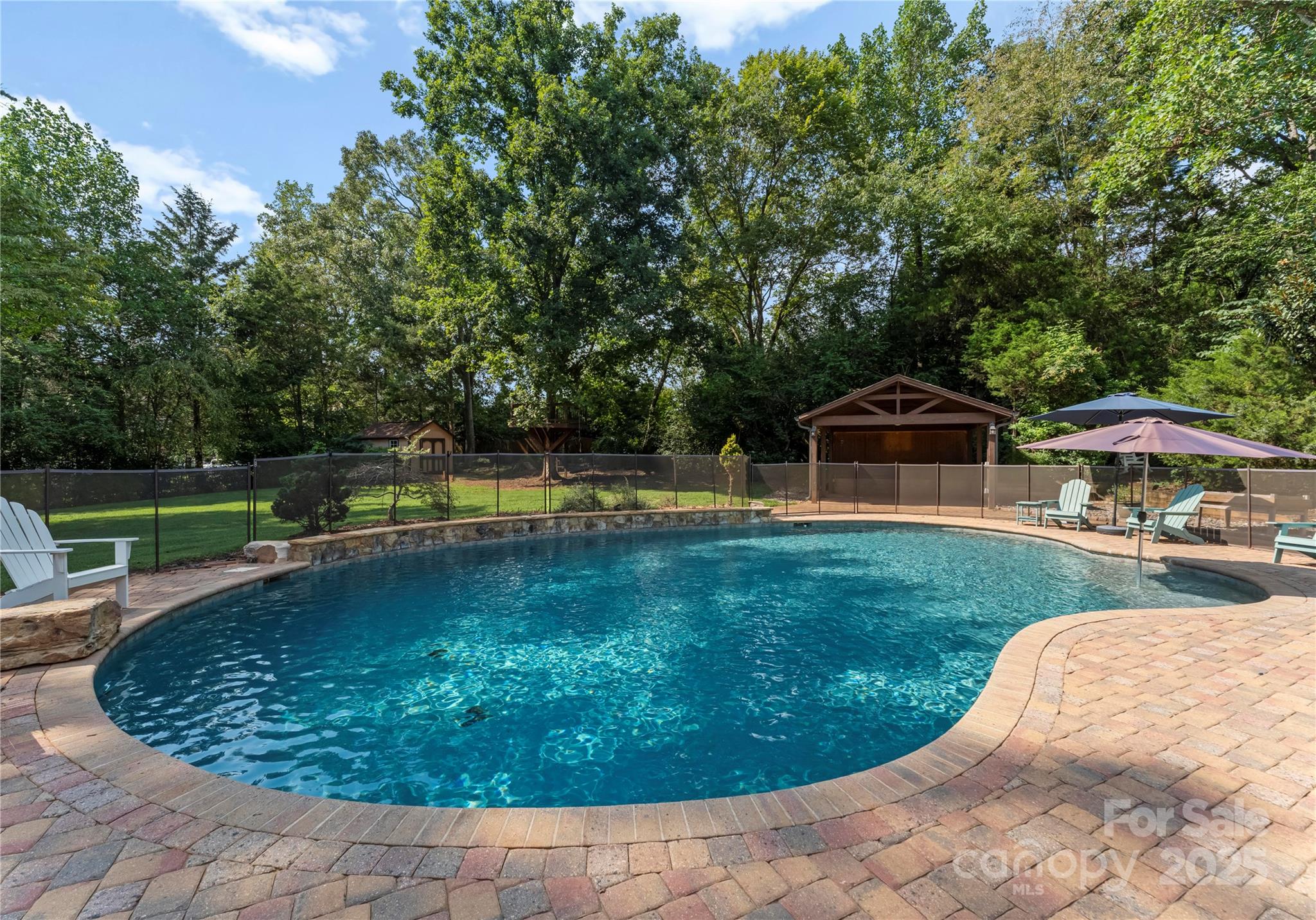 121 Pallisades Court