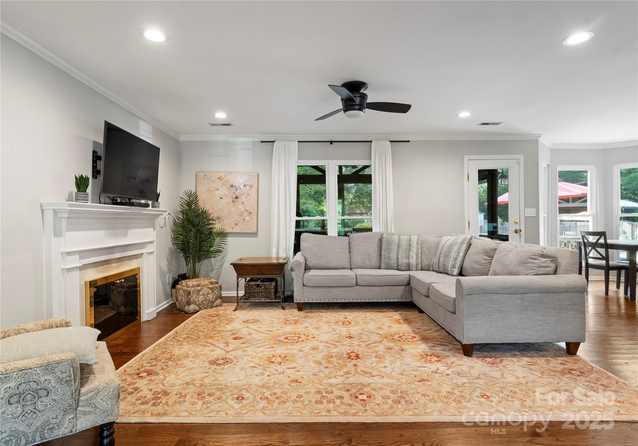 121 Pallisades Court