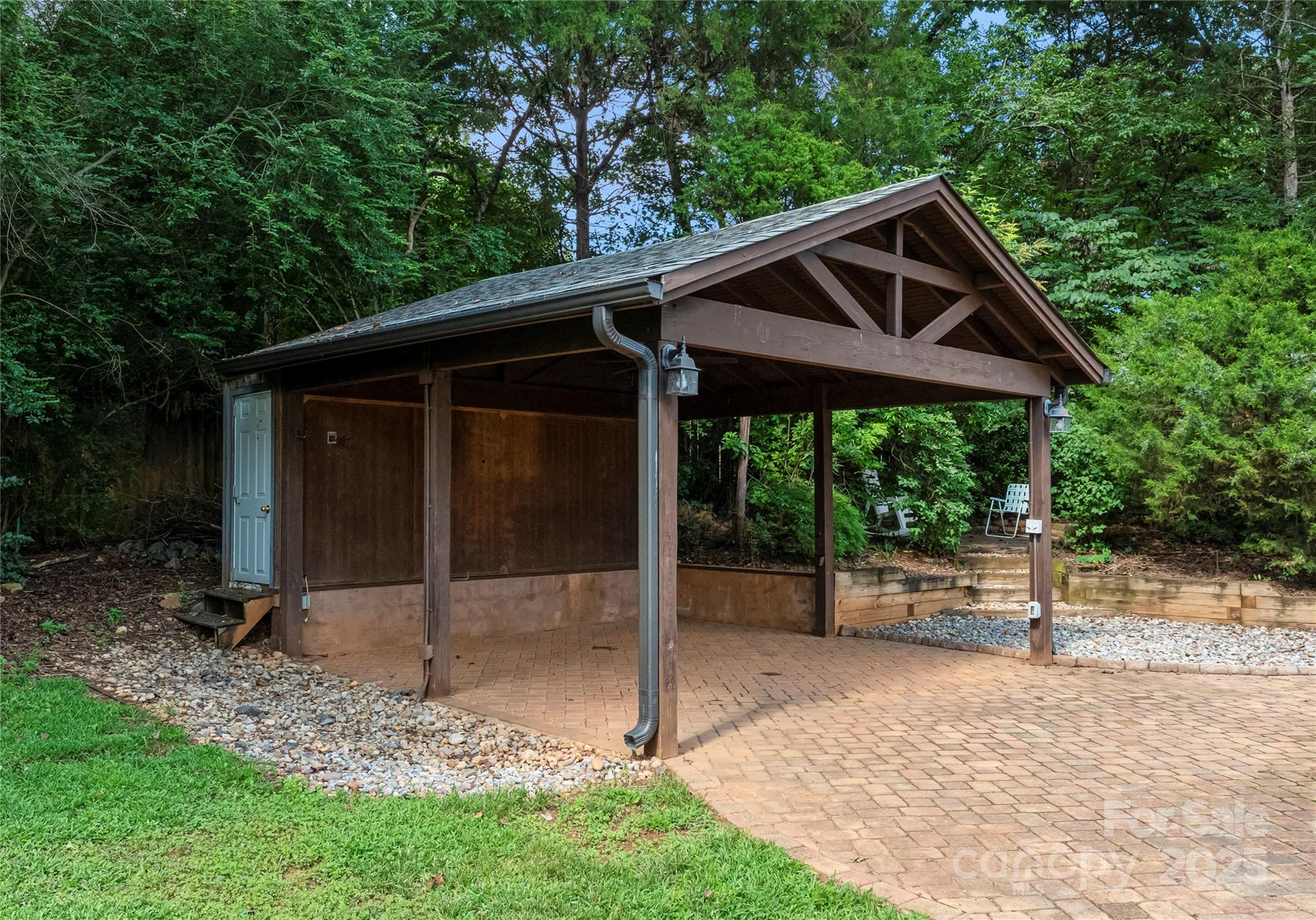 121 Pallisades Court