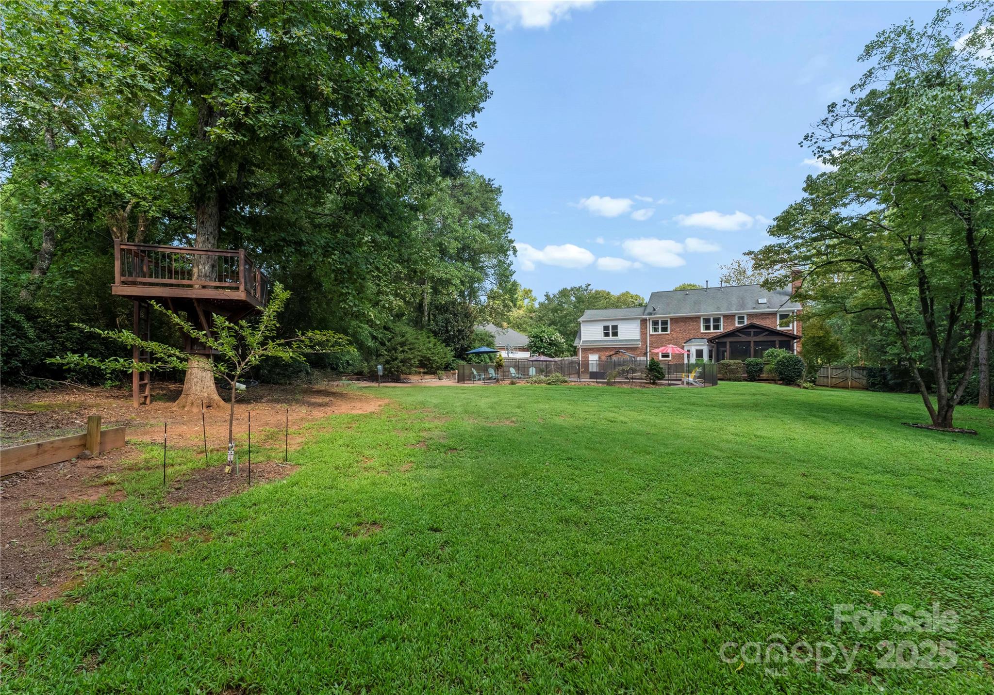 121 Pallisades Court