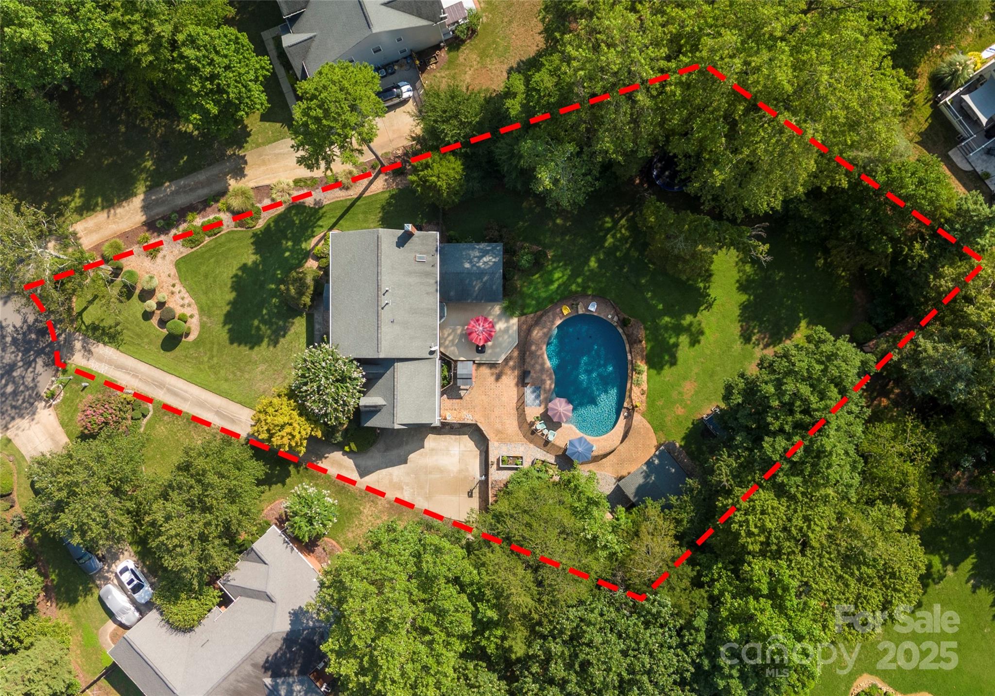 121 Pallisades Court